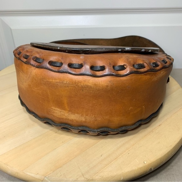 VTg Brown leather Saddle Shoulder Bag Canadian Handmade Carved Trees Landscapes - Picture 5 of 16